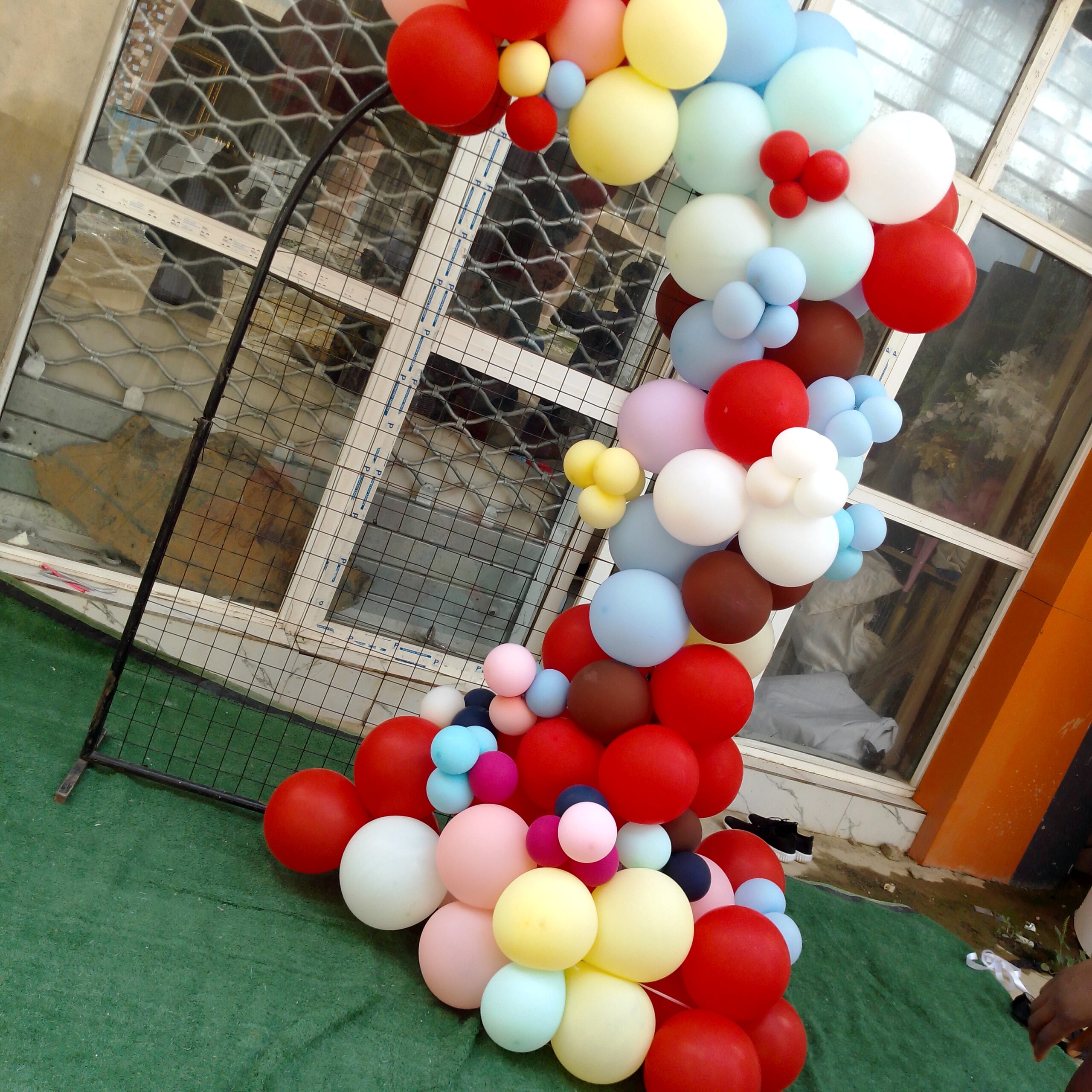 step by step guild for beginners on balloon decor